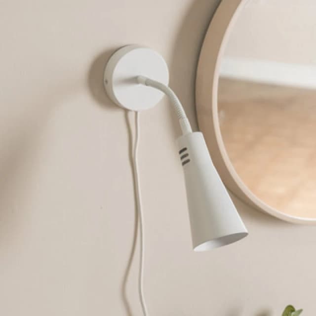 ValueLights Plug In White Flexible Gooseneck Wall Light White