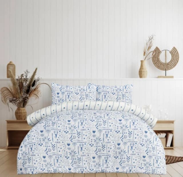 Smart Living Smart Living Luxury Soft Reversible Holiday Postcard Duvet Cover & Pillowcases in Blue Size: Single Blue Single Unisex 5056557582181