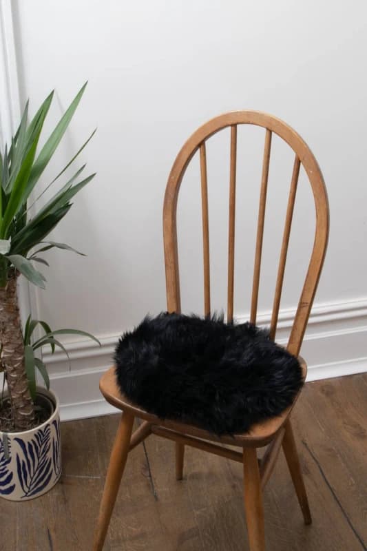 Native Natural Sheepskin Chair Pad Round Black Size: 35cm x 35cm Black Unisex 35cm x 35 cm