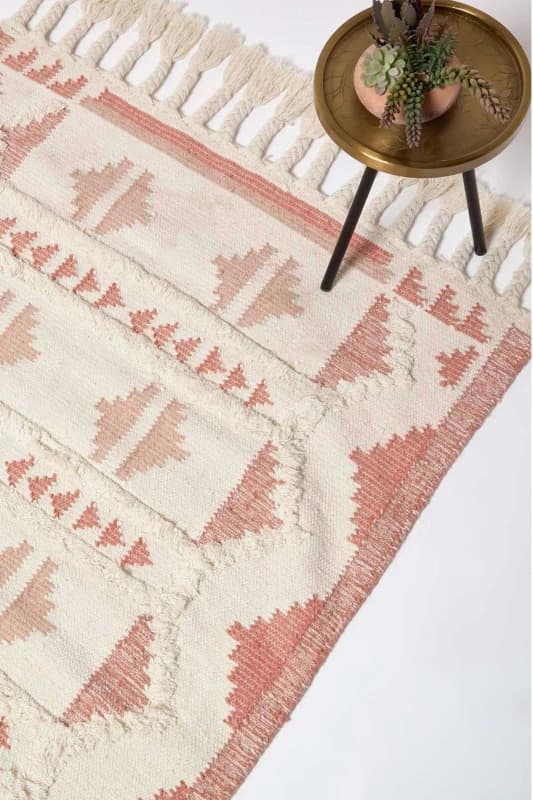 HOMESCAPES Satara Pink Kilim Wool Rug 160 x 230cm - Homescapes RU1422D