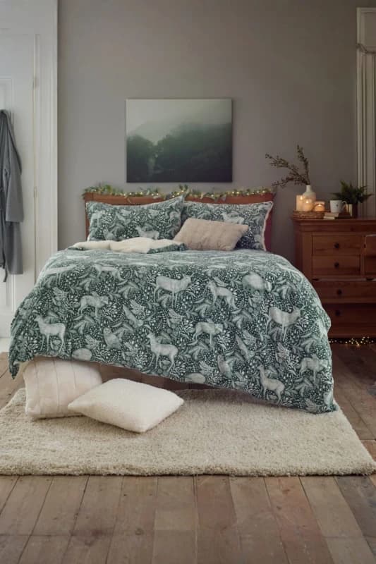 Deyongs Deyongs Woodland Folk Animal Print Fleece Duvet Cover Set with Cosy Sherpa Reverse in Dark Green Size: Single Dark Green Single Unisex 50549