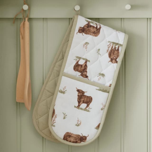 Catherine Lansfield Angus Highland Cow Cotton Kitchen Double Oven Glove Natural