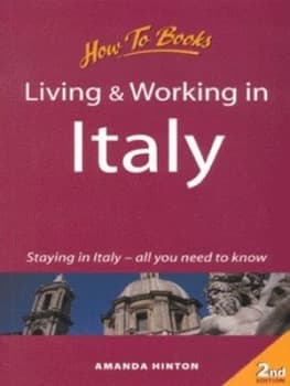 Living and Working in Italy by Amanda Hinton Paperback