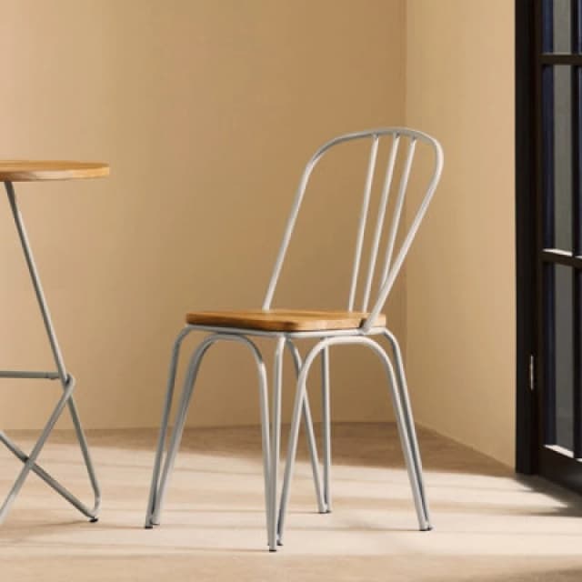 Premier Housewares Lightweight Grey Finish Metal Frame Dining Chair, Comfy Outdoor Chair Metal, Effortless Cleaning Metal chair Natural