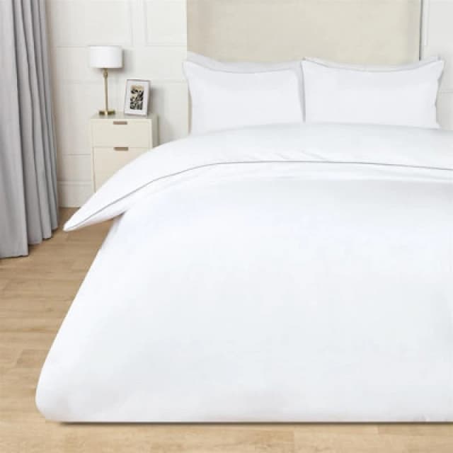 OHS OHS Piped Edge Bedding Set Soft Duvet Cover with Pillowcase in Natural White Size: Single Natural White Single Unisex 5027434221332