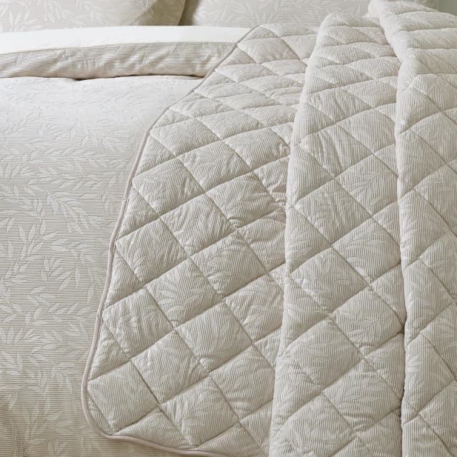 Catherine Lansfield Catherine Lansfield 'Corded Leaves' Quilted Bedspread in Gold Gold One Size Unisex 5057681187570