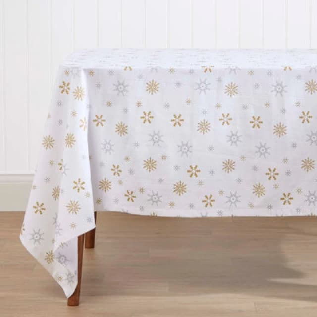 Homescapes Gold Snowflake Christmas Tablecloth Rectangular 140 X 180 Cm, Xmas Party Table Covers With Hem Stitch, Washable