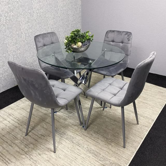 KOSY KOALA KOSY KOALA Dining Table and 4 Chairs Round Glass Table 4 Grey Velvet Chairs Dining Set in Clear Clear One Size Unisex 5061055341543