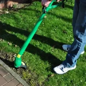 Heavy Duty 250W Electric Garden Strimmer (240V)