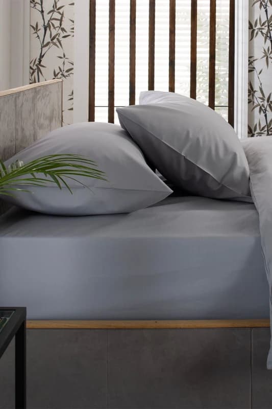 The Lyndon Company The Lyndon Company 200 Thread Count Sateen Housewife Pillowcase Pair in Silver Silver One Size Unisex 5054990057518