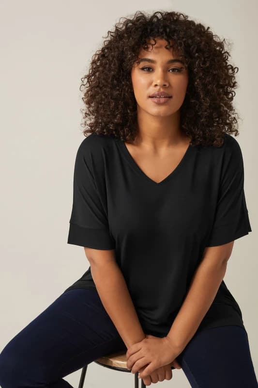 Evans V-Neck T-Shirt Black