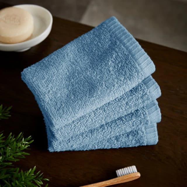 Catherine Lansfield Catherine Lansfield 'Quick Dry' Face Cloth 4 Pack in Blue Size: Face Towel Blue Face Towel Unisex 5057681107110