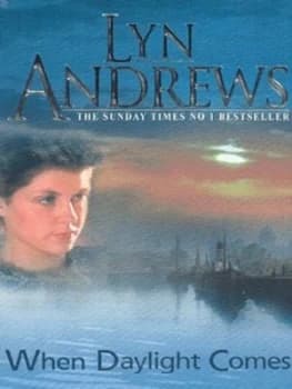 When Daylight Comes by Lyn Andrews Paperback
