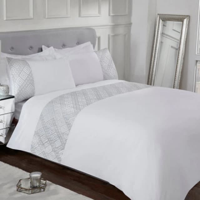 Smart Living Smart Living 3D Geo Luxury Lurex Jacquard Cuff Panel Duvet Cover With Pillowcases in White Size: King White King Unisex 5056242801962