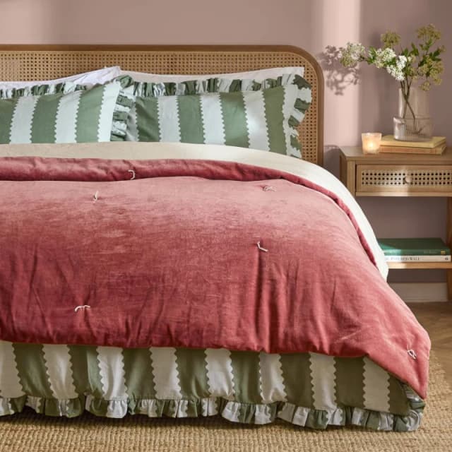 Wylder Edie 100% Cotton Velvet Bedspread in Rose Rose Unisex