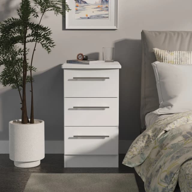Ready Assembled 2 U Carlton 3 Drawer Bedside Cabinet (Ready Assembled) in White Size: Small White Unisex Small