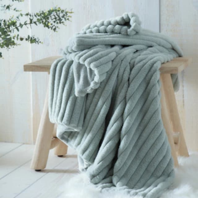 Appletree Morritz Super Soft Green Faux Fur Throw