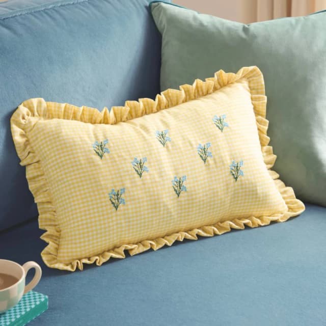 Furn Les Petite Fleurs 100% Cotton Gingham Ruffle Cushion in Yellow Size: 30cm x 50cm Yellow Unisex 30cm x 50 cm