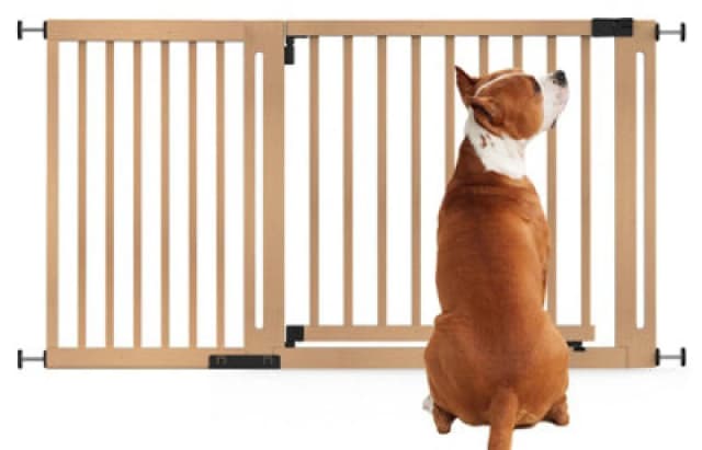 Bettacare Wooden Elegance Dog Gate, Natural, 145Cm - 153Cm, Pressure Fit Pet Gate, 73Cm Extra Wide Doorway, Easy Installation
