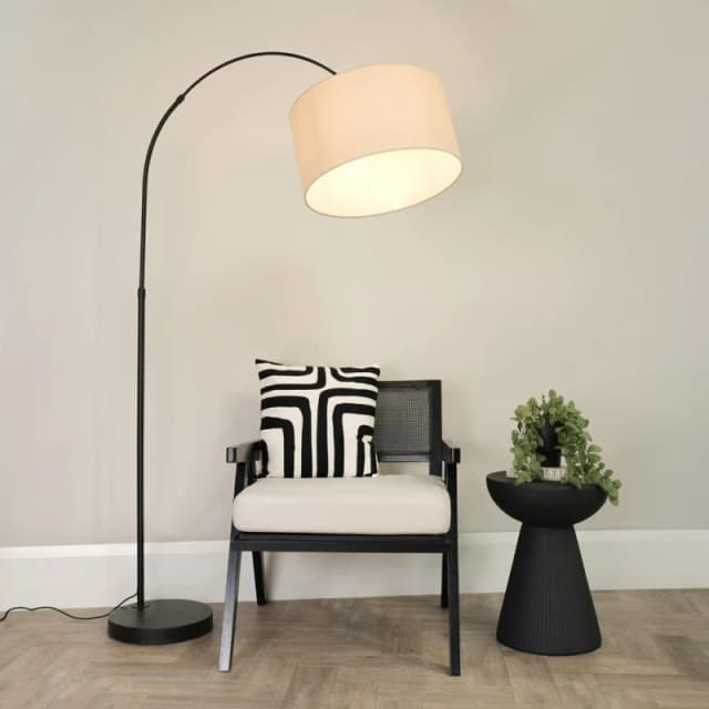 ValueLights Louis Black Arched Curved Floor Lamp with Fabric Drum Lamp Shade and LED Bulb Natural