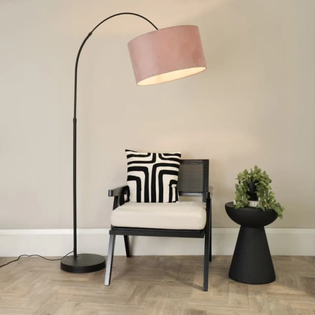 ValueLights Louis Black Arched Curved Floor Lamp with Velvet Drum Lamp Shade and LED Bulb Pink