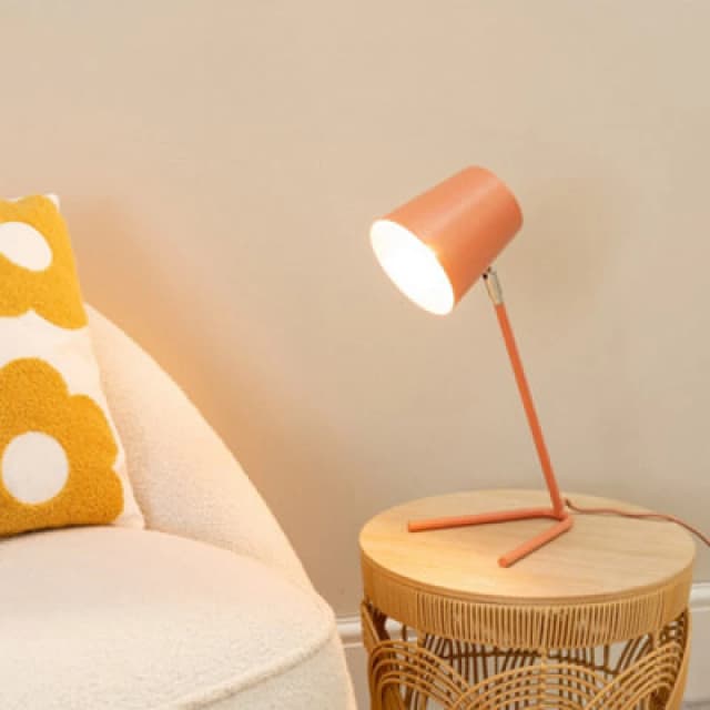 ValueLights Lark Metal Task Reading Compact Desk Table Lamp Pink