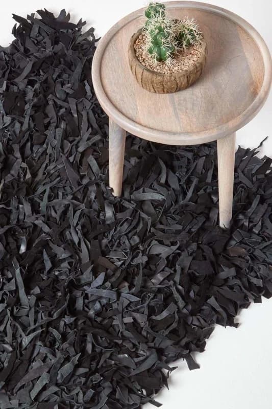 Homescapes Dallas Leather Shaggy Rug in Black Size: 120cm x 180cm Black Unisex 120cm x 180 cm