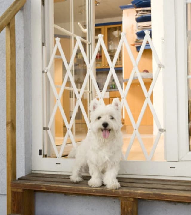 Bettacare Expandable Pet Barrier, 60Cm - 108Cm, White, Wooden, Retractable Dog Safety Gate, Barrier For Puppy And Dog