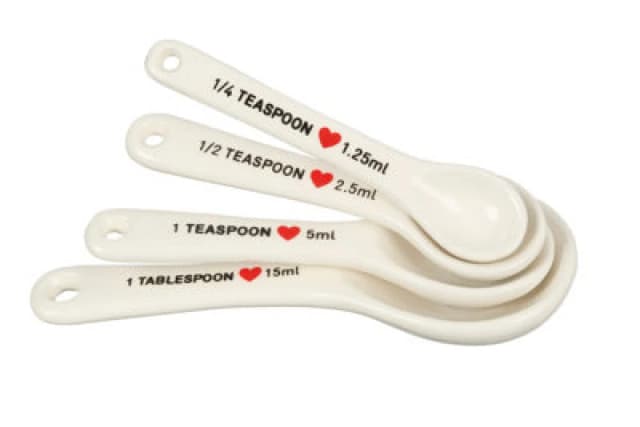 Premier Housewares Set of 4 Heart Design Measuring Spoons Cream