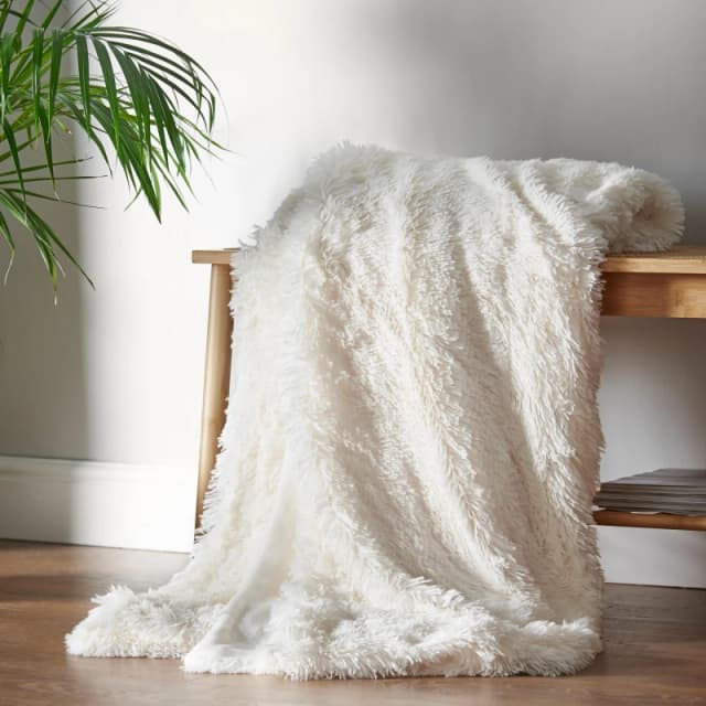 Catherine Lansfield Cuddly Faux Fur 245cmx280cm Throw Cream