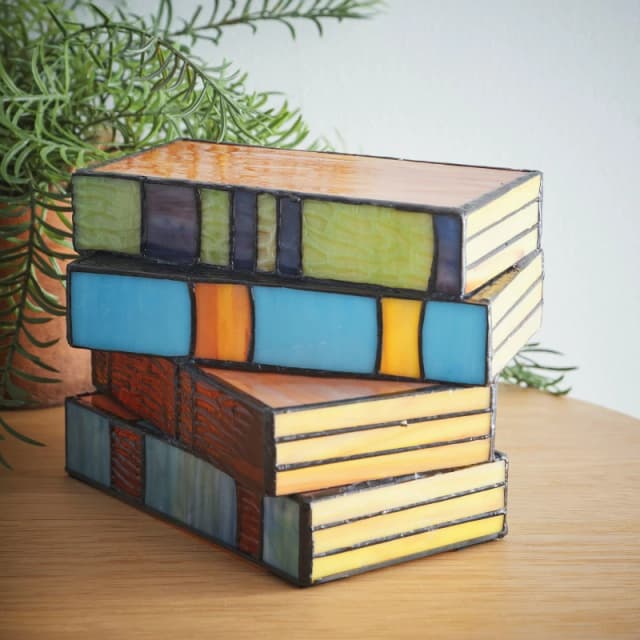 K Living Tiffany Style Lamp in a Books design Multicolour unisex One Size