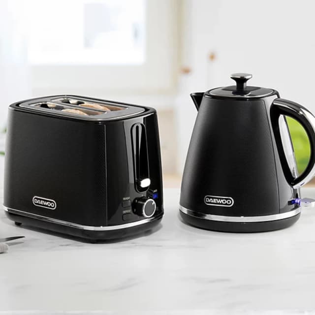 Daewoo SDA2679GE 1.7L Stirling Pyramid Kettle and 2 Slice Toaster Set
