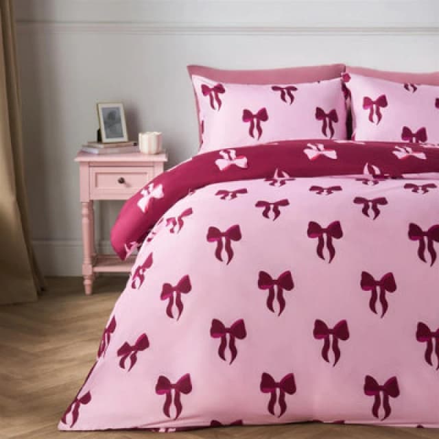 OHS OHS Bows Microfibre Reversible Bedding Set Duvet Cover with Pillowcase in Pink Size: Single Pink Single Unisex 5027434221073