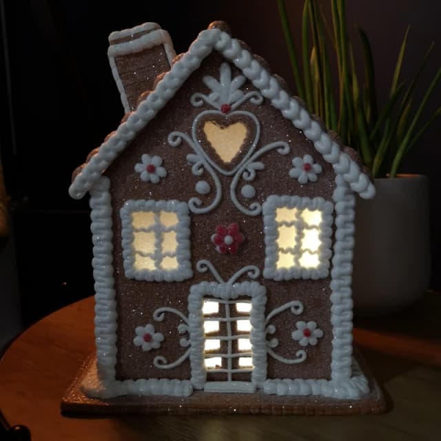 Samuel Alexander 24Cm Battery Operated LED Edelweiss Chalet Christmas Gingerbread House Decoration 2535132