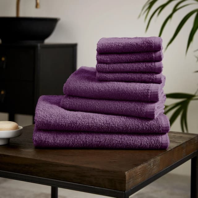 Catherine Lansfield Catherine Lansfield 'Quick Dry Cotton' 8 Piece Towel Set in Plum Plum One Size Unisex 5057681152271