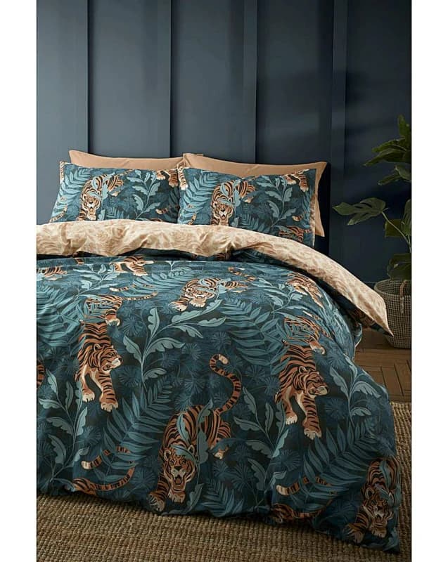 Catherine Lansfield Catherine Lansfield 'Tropic Tiger Leaf' Duvet Cover Set in Green Size: Double Green Double Unisex 5057681113500