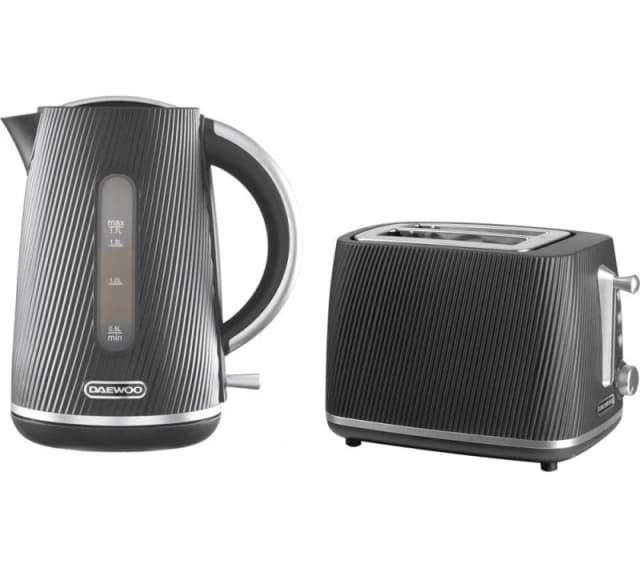Daewoo Daewoo Sleek "Cascade" 1.7L Fast-Boil Matching Kettle and Toaster Set 2-Slice in Black One Size Unisex 5024996997071