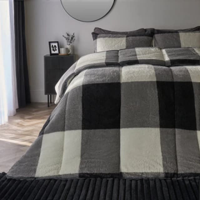 OHS OHS Check Coverless Duvet Pillowcase Bedding Set Teddy Fleece Gingham Quilt 10.5 TOG in Light Grey Size: King Light Grey King Unisex 50274341970
