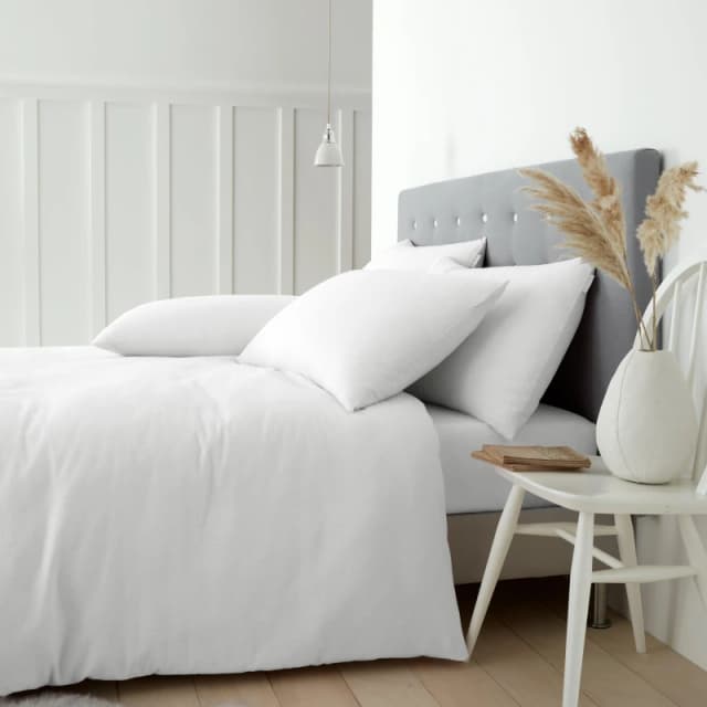 Catherine Lansfield Catherine Lansfield 'Brushed Cotton' Duvet Cover Set in White Size: Double White Double Unisex 5057681115405