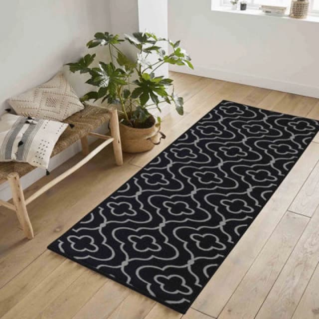 Machine Washable Quatrefoil Design Anti Slip Doormats Black 67X220 Cm