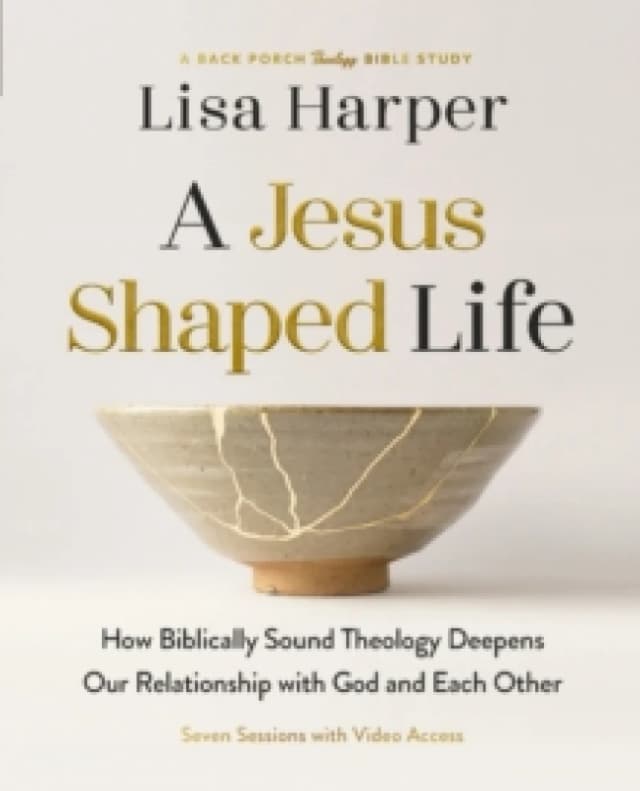 A Jesus-Shaped Life Bible Study Guide Plus Streaming Video. Paperback. By Lisa Harper Books