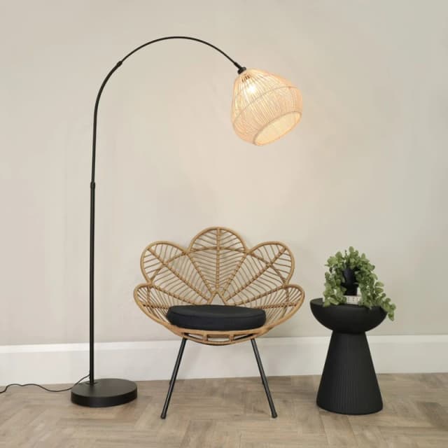ValueLights Louis Black Arched Curved Floor Lamp with Rattan Teardrop Lamp Shade & LED Bulb Natural