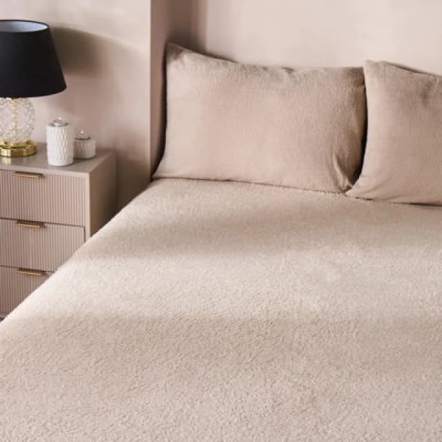 OHS OHS Teddy Fleece Thermal Fitted Bed Sheet in Beige Size: Single Fitted Beige Single Fitted Unisex 5027434125982