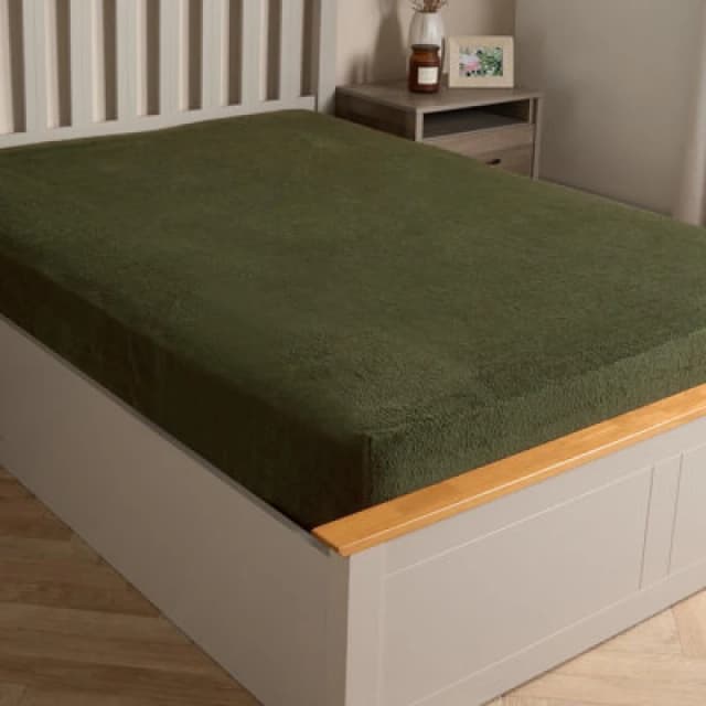 OHS OHS Teddy Fleece Thermal Fitted Bed Sheet in Dark Green Size: Single Fitted Dark Green Single Fitted Unisex 5027434190744
