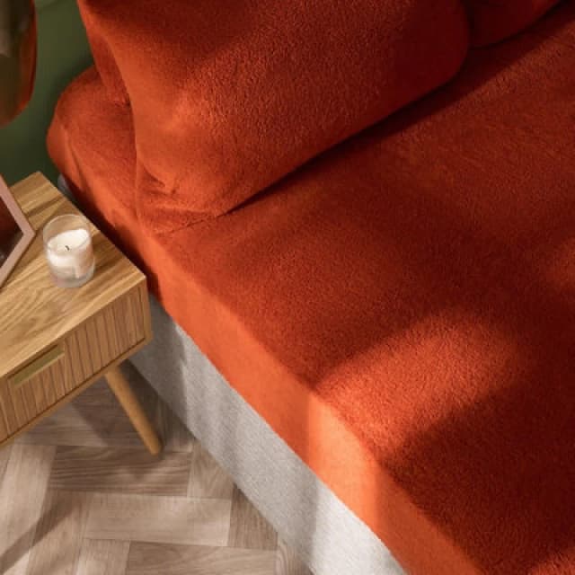 OHS OHS Teddy Fleece Thermal Fitted Bed Sheet in Burnt Orange Size: Single Fitted Burnt Orange Single Fitted Unisex 5027434223657