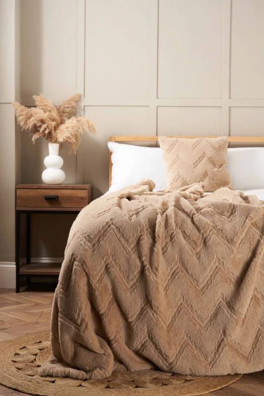 BHS Cheveron Throw in Natural Natural Unisex