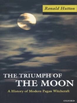 The Triumph of the Moon by Ronald Hutton Paperback
