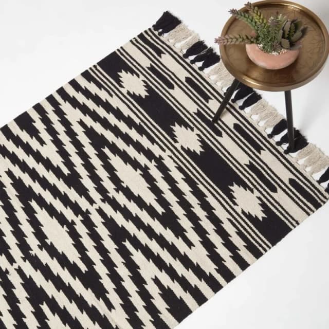 HOMESCAPES Dinan Black & White Kilim Cotton Rug 160 x 230cm - Homescapes RU1429D
