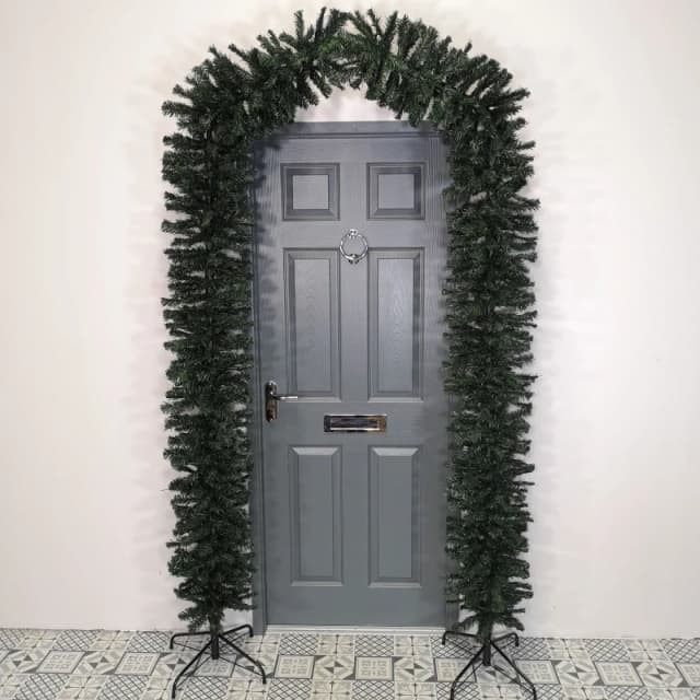 Samuel Alexander 2.4m (8ft) Tall Single Door Indoor Christmas Tree Arch in Green Green Unisex