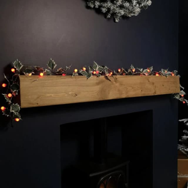 Samuel Alexander 1.8M Artificial Garland With Berries & Lights Battery Operated With 35 Warm White Leds